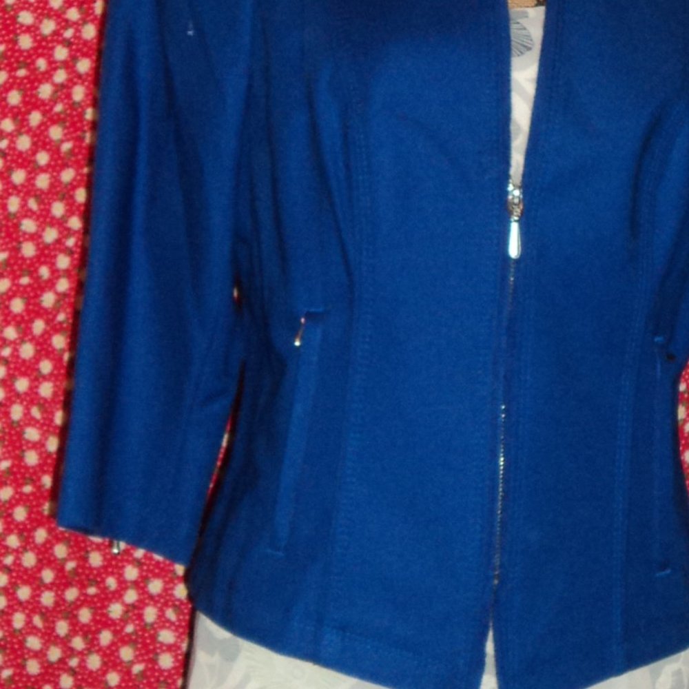 Cropped Jacket - Picture 2 of 5